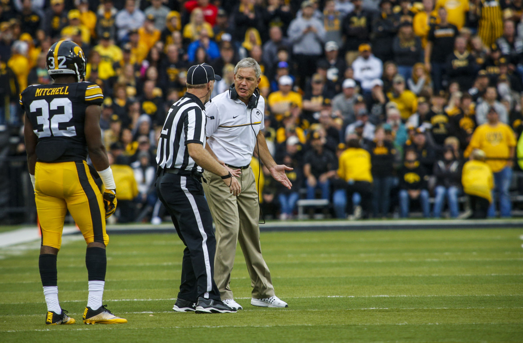 100116-IOWA-FOOTBALL-013.JPG